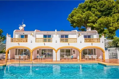 Image de Sleeps 24, 4 Apts, Private Pool, Perfect For Friends/ Family & Cycling Groups