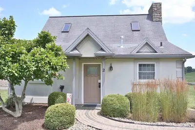Image de Cozy Cottage With Fireplace, Seasonal Pool/Hot Tub