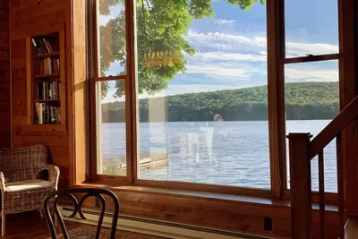 Image de Rustic Lakeside Cabin at White Gate Farm