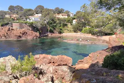 Image de T3 standing, grande terrasse dans un cadre de verdure, sans vis à vis