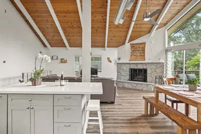 Image de Knotty But Nice - Lake Retreat Near Yosemite