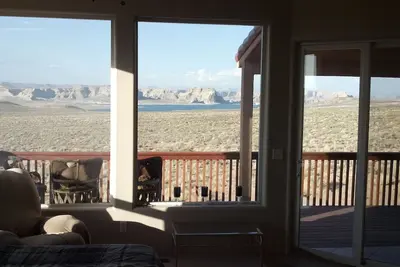 Image de Vues énormes immense maison 3 Master Suites Lake Powell Voir isolée, tranquille