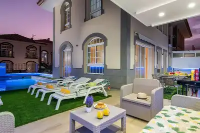 Villa Holiday Avec Piscine Chayffee