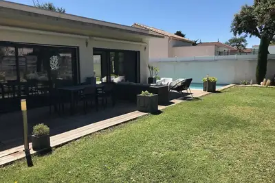 Image de Contemporary house with swimming pool