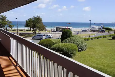 Image de Appartement 3* avec terrasse et parking, à 2 pas de la plage de Trestraou à Perros-Guirec