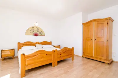 Image de Red two floor apt in Perna, sea view