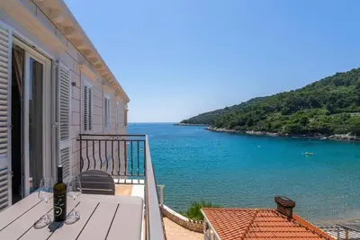 Image de Touch of Infinity Top Floor - studio apartment with sea view - Boutique Pine Tree Apartments