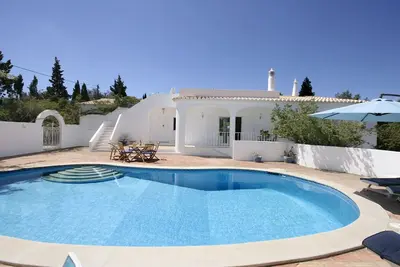 Image de 3 Chambre, Villa privée avec un espace très privé de la piscine, cadre tranquille, WiFi