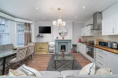 Image de Designer 2 bed 2 bath 3 min walk to Earl's Court