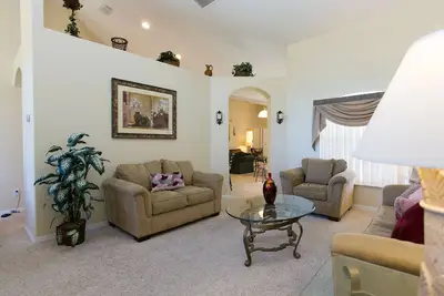 Image de Magnificent 5br Villa / South Facing Pool and Spa