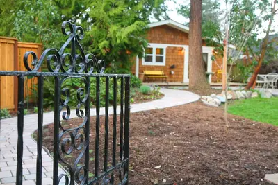 Image de Bay Cottage Waterfront Home