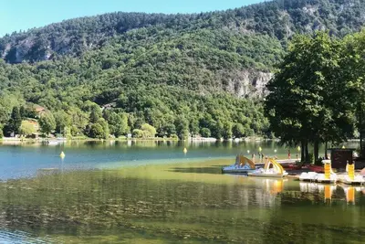 Image de Atypical chalet, calm nature and river