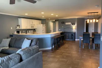 Image de 3 Bed/2 Bath Executive Ground Level Waterfront Condo w/ slip - Clearwater Condos
