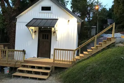 Image de Eagle's Nest Cottage on Center Hill Lake with private path to the water's edge.