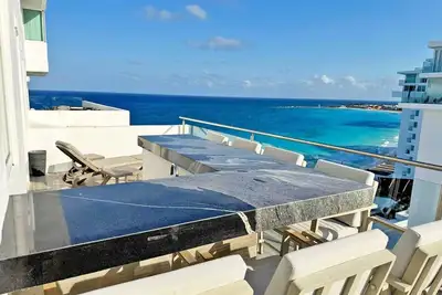 Image de Vrbo Premier Host  #3704 – Beachfront – All Bedrooms En Suites - timsoceancondos