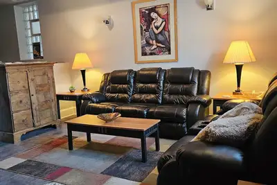 Image de Don't miss out on this one! No cleaning fee. \nIdeal for McCormick Cntr and U of C