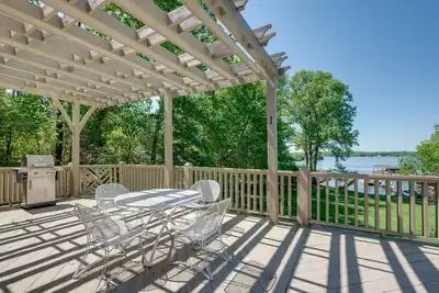 Image de Scenic Smith Mountain Lake Getaway w/ Deck + Dock!