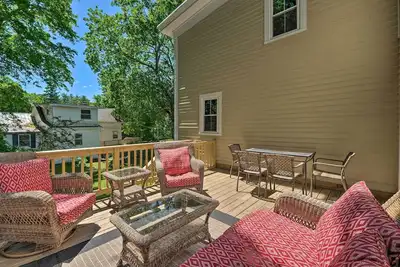 Image de Bright Lake Winnipesaukee Home - Walk to Town