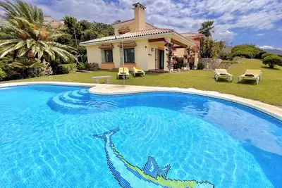 Image de Villa andalou avec superb vues sur la plage des Alemanes. Pax 6