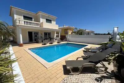 Image de Villa Vista do Montanha - A Beautiful 3-Bedroom Retreat near Lagos and the Beach