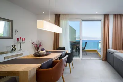 Image de Appartement de vacances pour 4 personnes env. 100 qmà Slatine, Dalmatie (Centre de la Dalmatie)