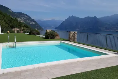 Image de Vacation apartment with wonderful panoramic lake view, 2 terraces, pool, parking lot