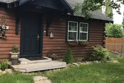 Quaint Montana Cabin