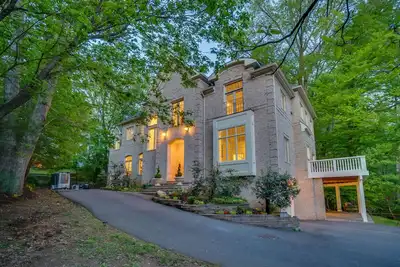 Image de Wedding Venue - Maison D'artagnan on Pimmit Run - Great for Extended Stays