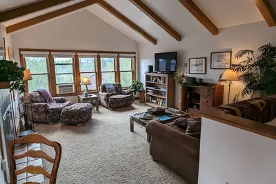 Image de Durango Treehouse | Mountain Views | Hot Tub