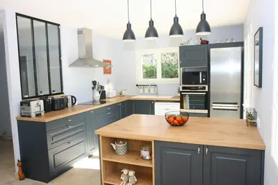 Image de Maison avec Jardin dans village provençal à 20 min d'Avignon