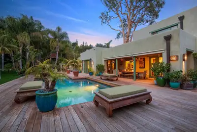Image de 3br/3. 5ba w/ Pool, Cabanas - Near Beach & Hiking
