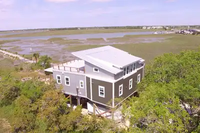 Image de The Folly River Flat at Folly Beach - Luxury Apartment  With Deep Water Dock!