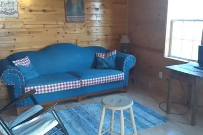 Image de Beautiful Log Cabin In Lake of Egypt with a Dock