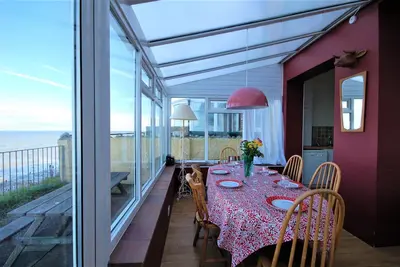 Image de 4 Seaview - a house that sleeps 11 guests in 5 bedrooms