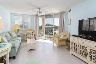 Image de Oceanfront Condominium! Beach access, pool, gated.