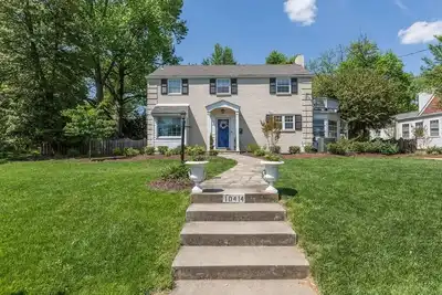 Image de Woodmoor Colonial home