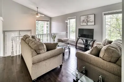 Image de Executive 5bd Home || Mins To Spruce Meadows