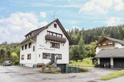 Image de Appartement \"Am Wehrastrand 5\" dans une ville thermale de la Forêt-Noire avec vue sur les montagnes
