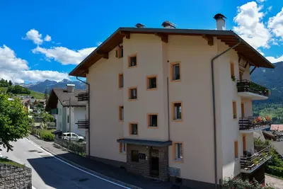 Image de Appartement de vacances \"Cornon\" adapté aux enfants avec vue sur la montagne, terrasse et Wi-Fi
