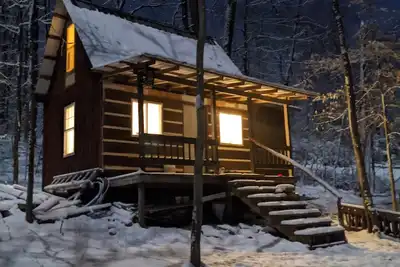 Image de Hocking Hills, Cozy Secluded Cabin, Minutes to Caves/WiFi/Pet Friendly!