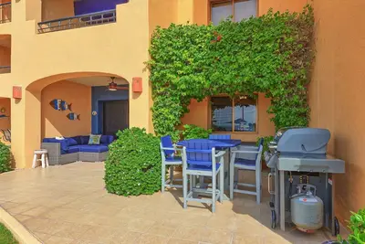 Image de Ground Floor 2-Bedroom Beachfront at Princesa - Steps from Pool | BeachBumCondos