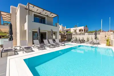 Image de Lagoon Seabreeze Villa, Walking distance to the beach & shops! Car Free holiday!