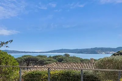 Image de Villa avec piscine chauffée privative, vue sur le Golf de Saint tropez au calme