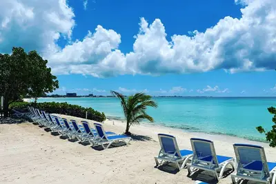 Image de 7 Mile Beach private Beach Club, ocean views from Roof deck and Pool Pavilion