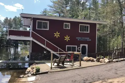 Image de Amazing Unique Boathouse! ! Come Relax And Enjoy!