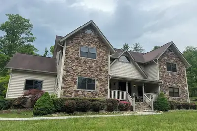 Image de 4 Bd / 3 bath/ custom built fire pit /  7 night discount / Cedar Falls Resort