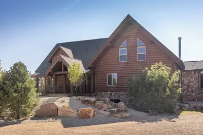 Image de Family Reunion Lodge Sleeps 22 with Pickleball, Ziplines, Firepit+ 90 min to Slc