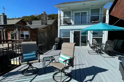 Image de Amazing Waterfront Views at Our Happy Place