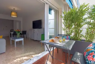 Image de Plage de Cannes à 400 mètres, Spacieux appartement climatisé avec 2 chambres