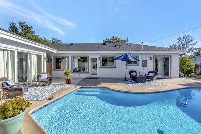 Image de Home 20 Mins Away From Disney! 5 Beds/ 5 Full Baths With Guesthouse